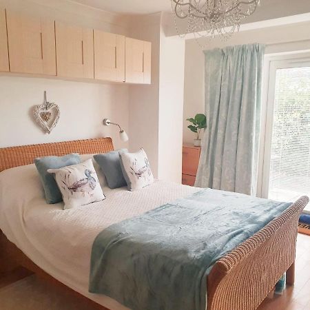Little Dragons Apartment Poole Luaran gambar