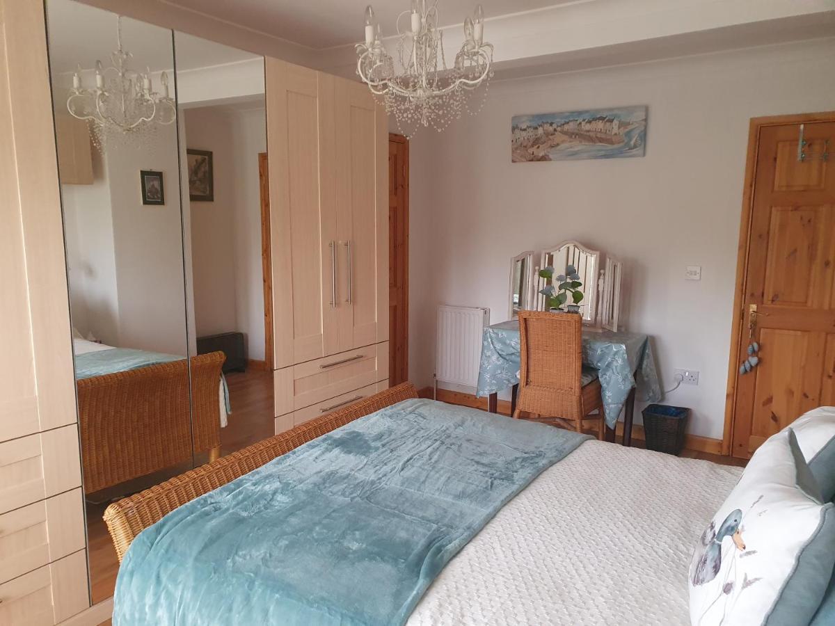 Little Dragons Apartment Poole Luaran gambar