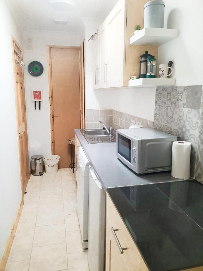 Little Dragons Apartment Poole Luaran gambar