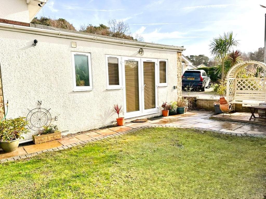 Little Dragons Apartment Poole Luaran gambar
