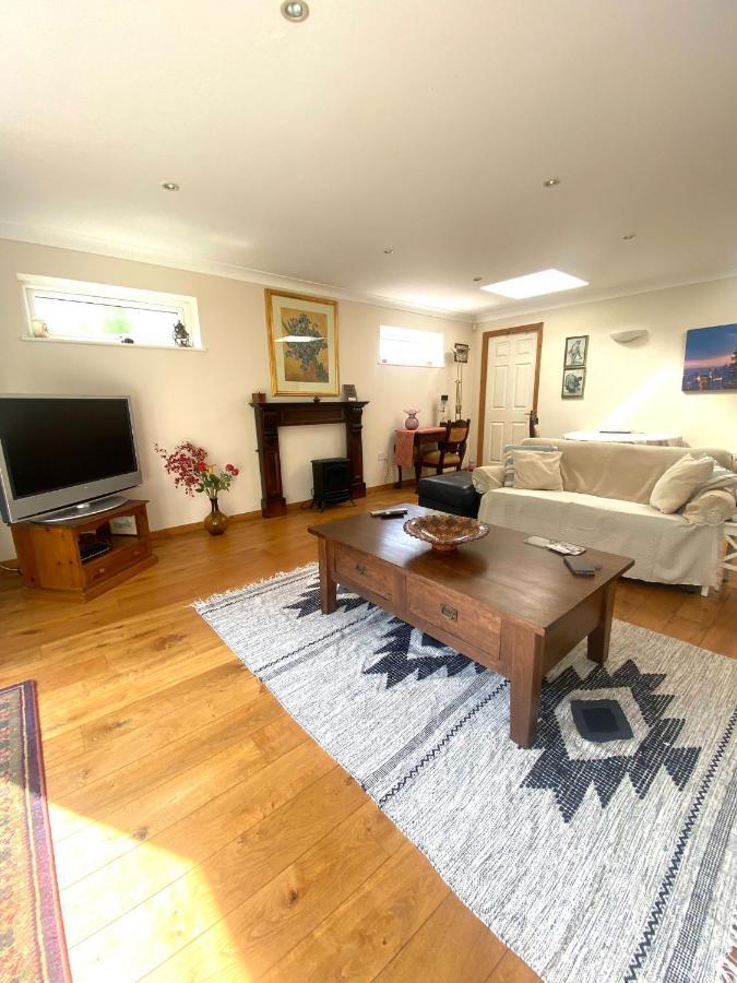 Little Dragons Apartment Poole Luaran gambar